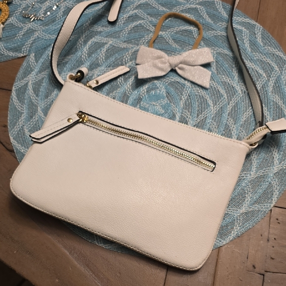 Forever 21 White Cross Body Bag W/ Matching Jewelry Bundle. All Included! - Picture 2 of 7